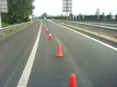 道路標(biāo)線工程 優(yōu)化交通流與提升道路安全的關(guān)鍵設(shè)施