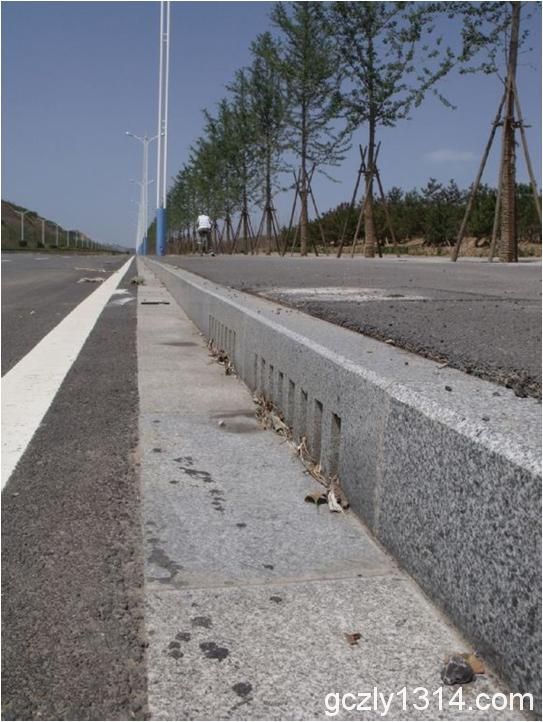 道路附屬設(shè)施施工 確保交通安全與功能完善的重要環(huán)節(jié)