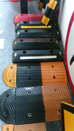 珠海道路停車(chē)場(chǎng)劃線與交通設(shè)施批發(fā)安裝服務(wù)——珠海捌柒伍交通專(zhuān)業(yè)解決方案